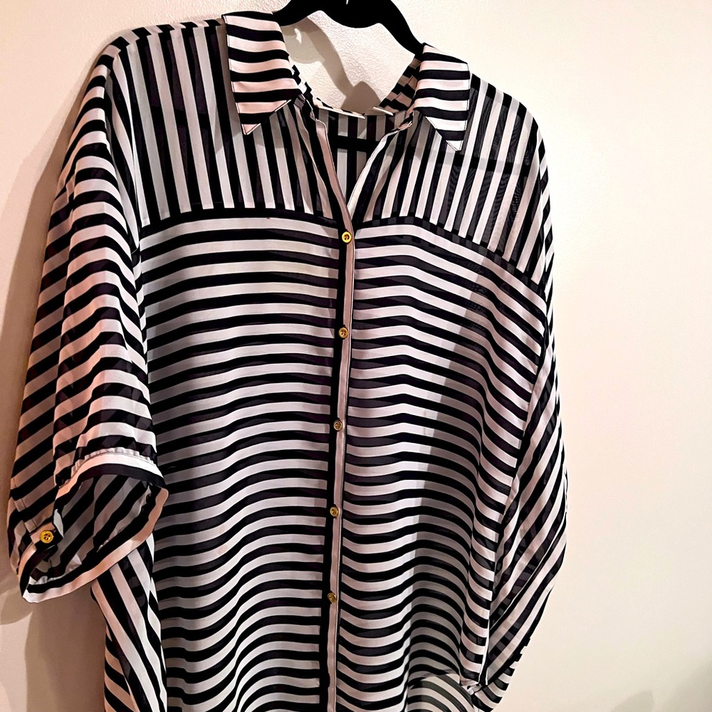 Chico’s Size 4 black and white striped short sleeve blouse top